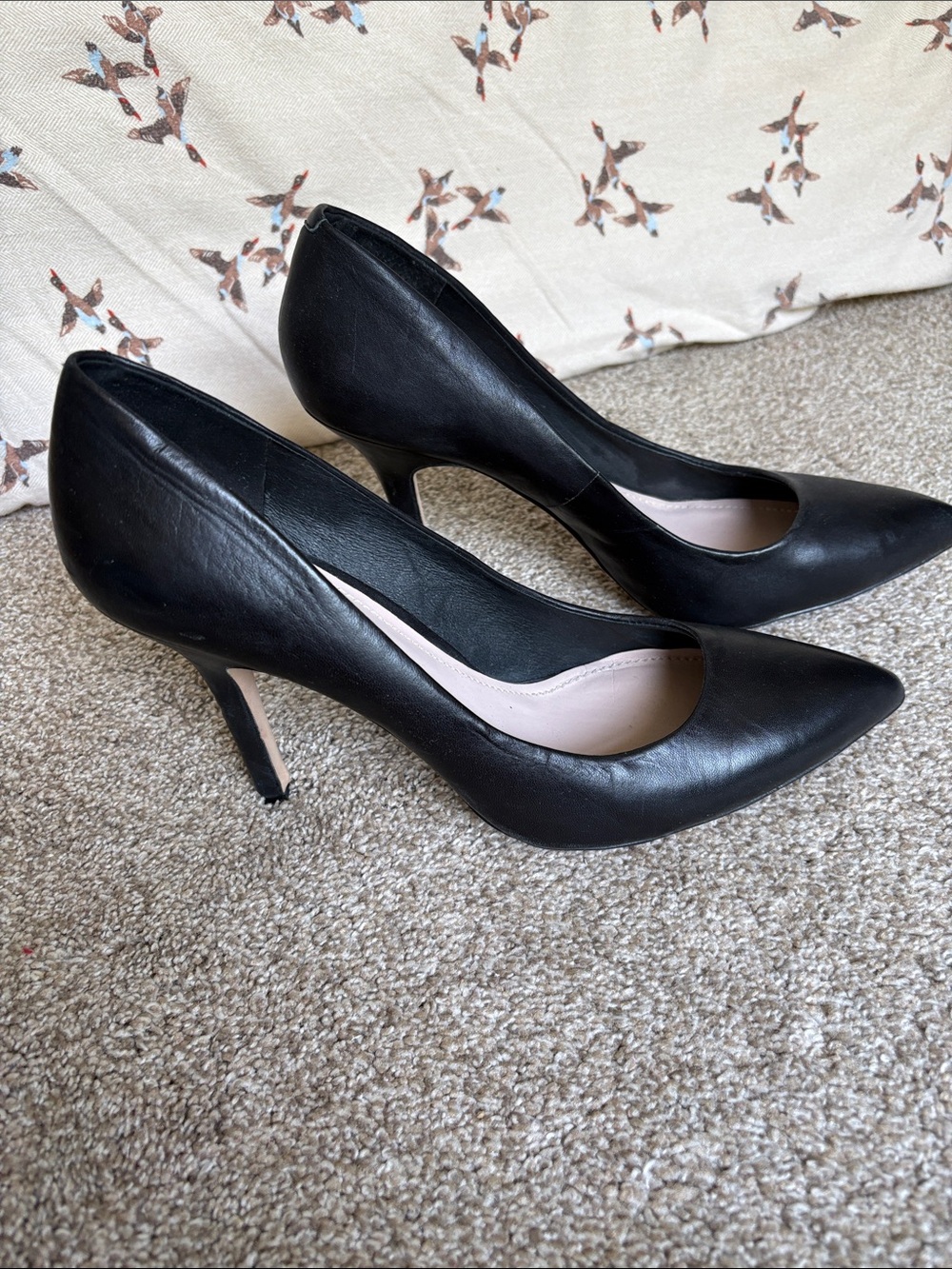 Vince Camuto Black Pointed-Toe Leather Pumps